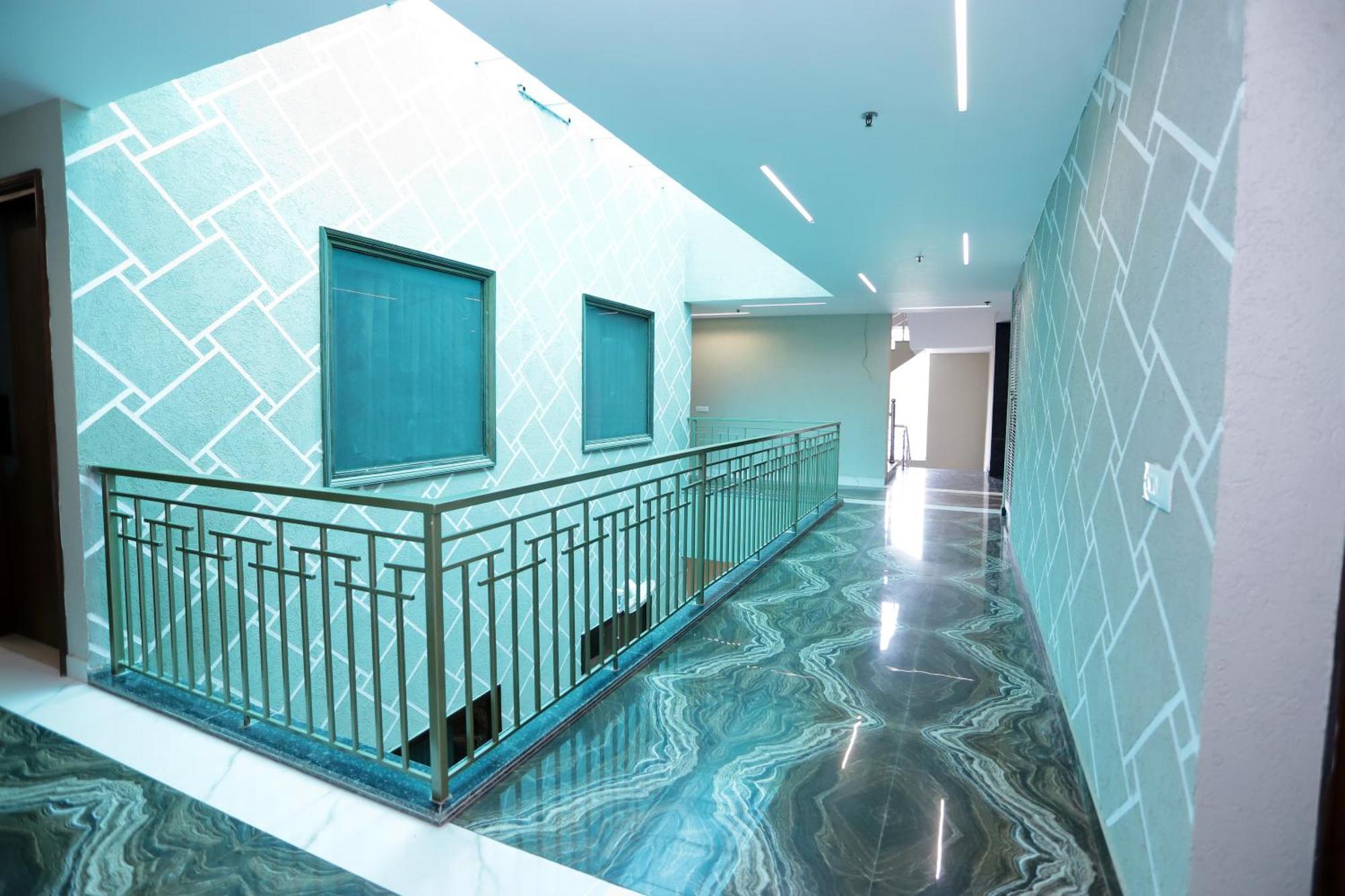 Hotel Nirvana Inn - Near Expo Mart Велика Нойда Екстер'єр фото