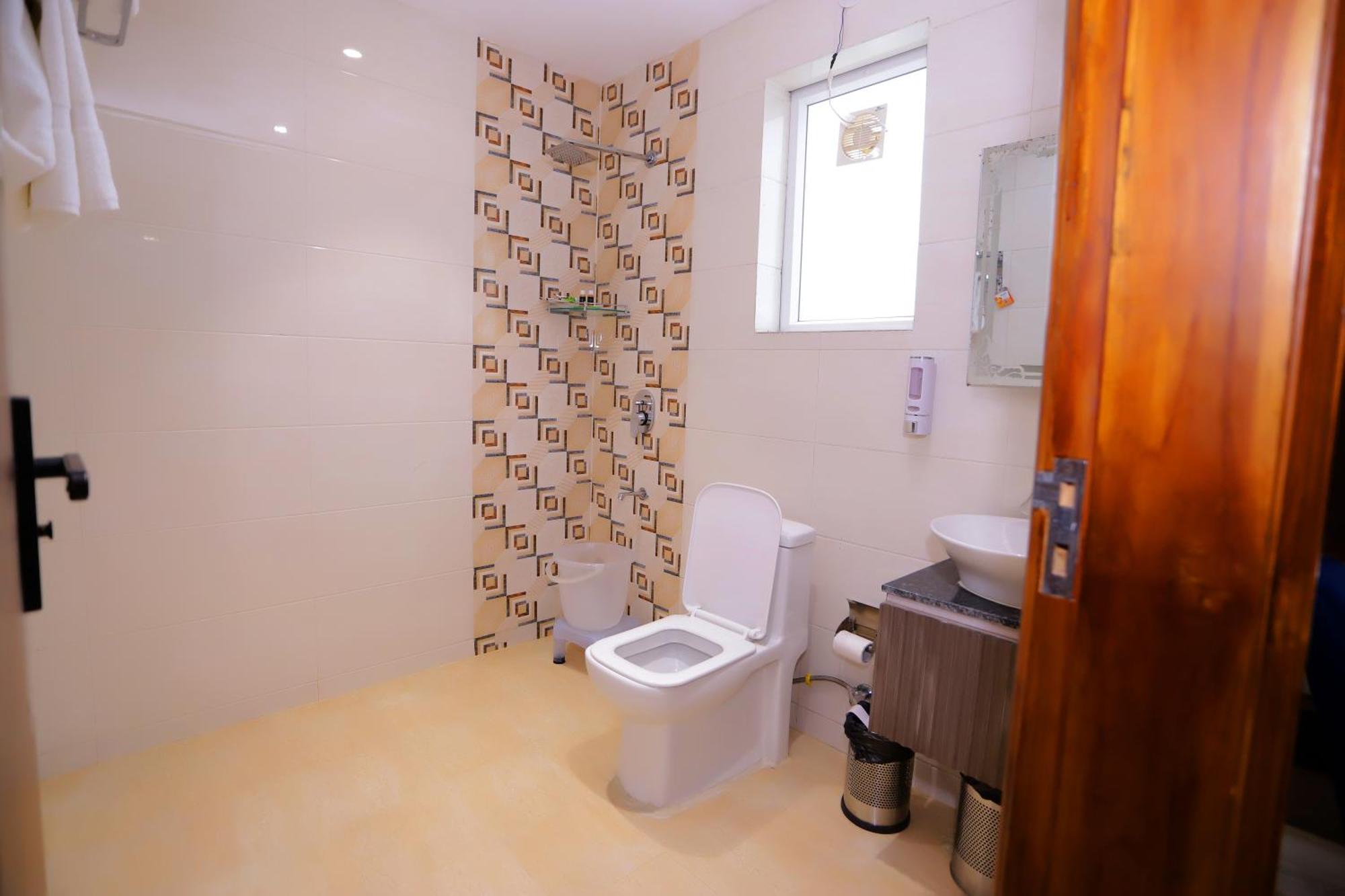 Hotel Nirvana Inn - Near Expo Mart Велика Нойда Екстер'єр фото