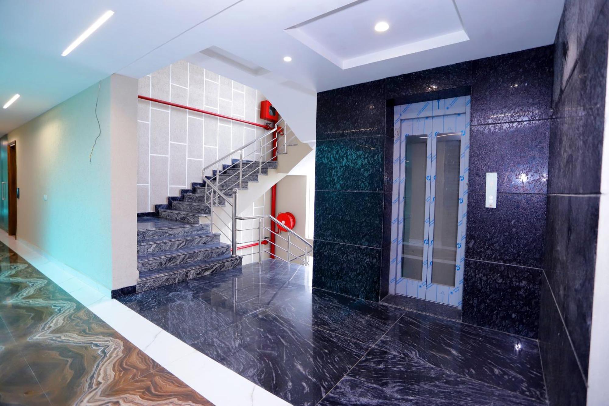 Hotel Nirvana Inn - Near Expo Mart Велика Нойда Екстер'єр фото