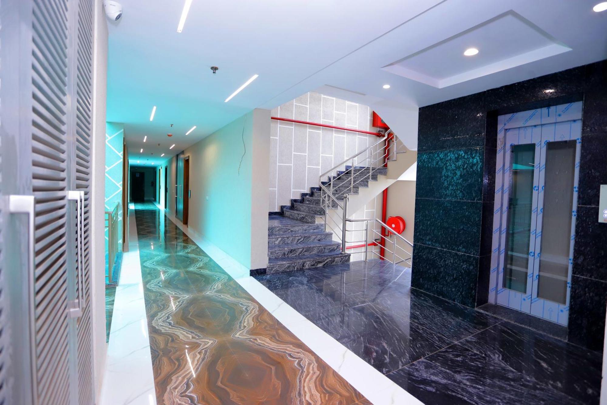 Hotel Nirvana Inn - Near Expo Mart Велика Нойда Екстер'єр фото